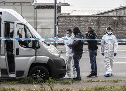 Giovane ucciso per strada a colpi di pistola a Milano. FOTO