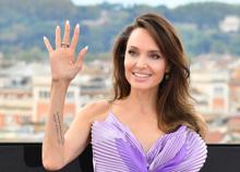 Angelina Jolie compie 50 anni, l'attrice che ha stregato Hollywood con il suo talento e le sfide umanitarie Angelina Jolie compie 50 anni, l'attrice che ha stregato Hollywood con il suo talento e le sfide umanitarie