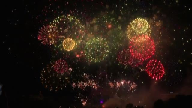 I Fuochi D Artificio Hanno Illuminato Il Cielo Di Parigi Video