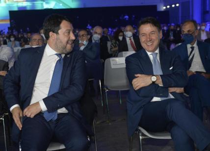 Governo, Conte o Salvini? Chi esce prima? E' gara: il secondo è "fregato"