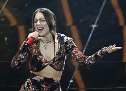 Sanremo 2024, Angelina Mango vince il Festival: sorpassa Geolier. Broker dixit