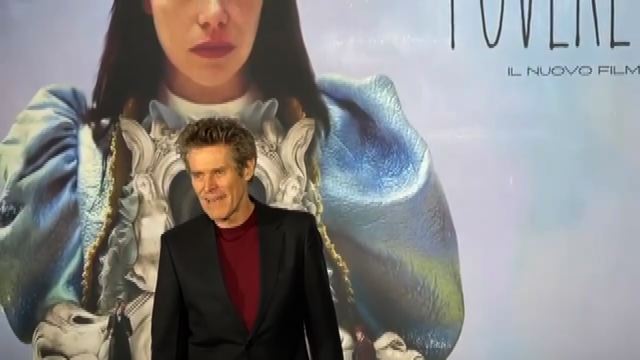 Willem Dafoe Povere Creature è un film sulle seconde chance Video