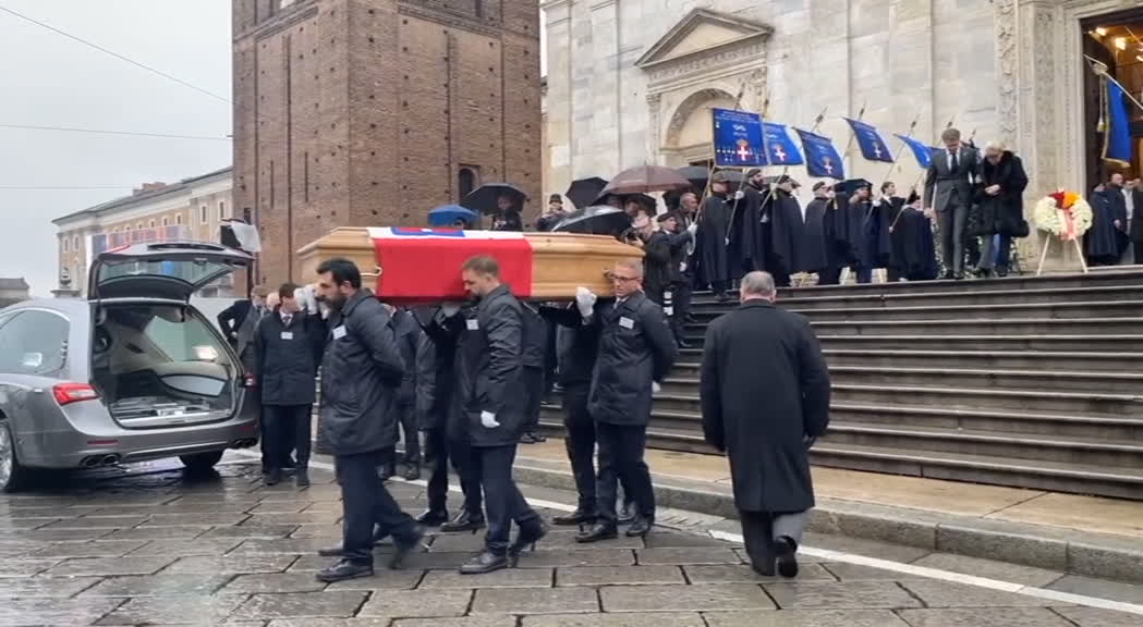 Funerali Di Vittorio Emanuele L Ultimo Saluto Di Marina Doria Video