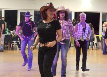La sera escono vestiti da cowboy e cow girl: country dance, a Roma impazza