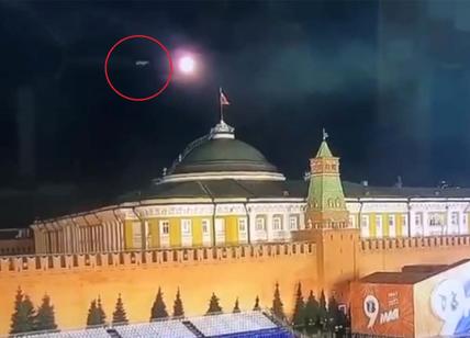 Attentato a Putin: 2 droni contro il Cremlino. Il portavoce: "Non era lì"