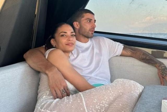 Andrea Iannone, i guadagni della sua società gli fanno dimenticare la (presunta) crisi con Elodie. Ricavi in aumento, tutti i numeri