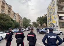 Maxi operazione interforze a San Siro: sgomberati 9 alloggi Aler e oltre 700 persone controllate Maxi operazione interforze a San Siro: sgomberati 9 alloggi Aler e oltre 700 persone controllate
