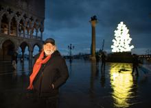 Fabrizio Plessi non si "perde in un bicchiere d'acqua". Firmato il passaggio di proprietà a consorte e figli Fabrizio Plessi non si "perde in un bicchiere d'acqua". Firmato il passaggio di proprietà a consorte e figli