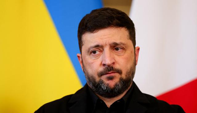 Zelensky: "Con Putin non ci parlo, lui è il nemico. Dopo la guerra mi riposerò, sono stanco"
