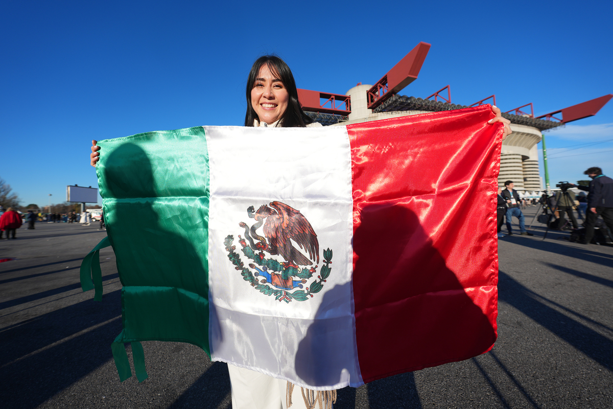 Atmosfera a San Siro per la cerimonia di apertura delle Olimpiadi invernali Milano Cortina Atmosfera a San Siro per la cerimonia di apertura delle Olimpiadi invernali Milano Cortina