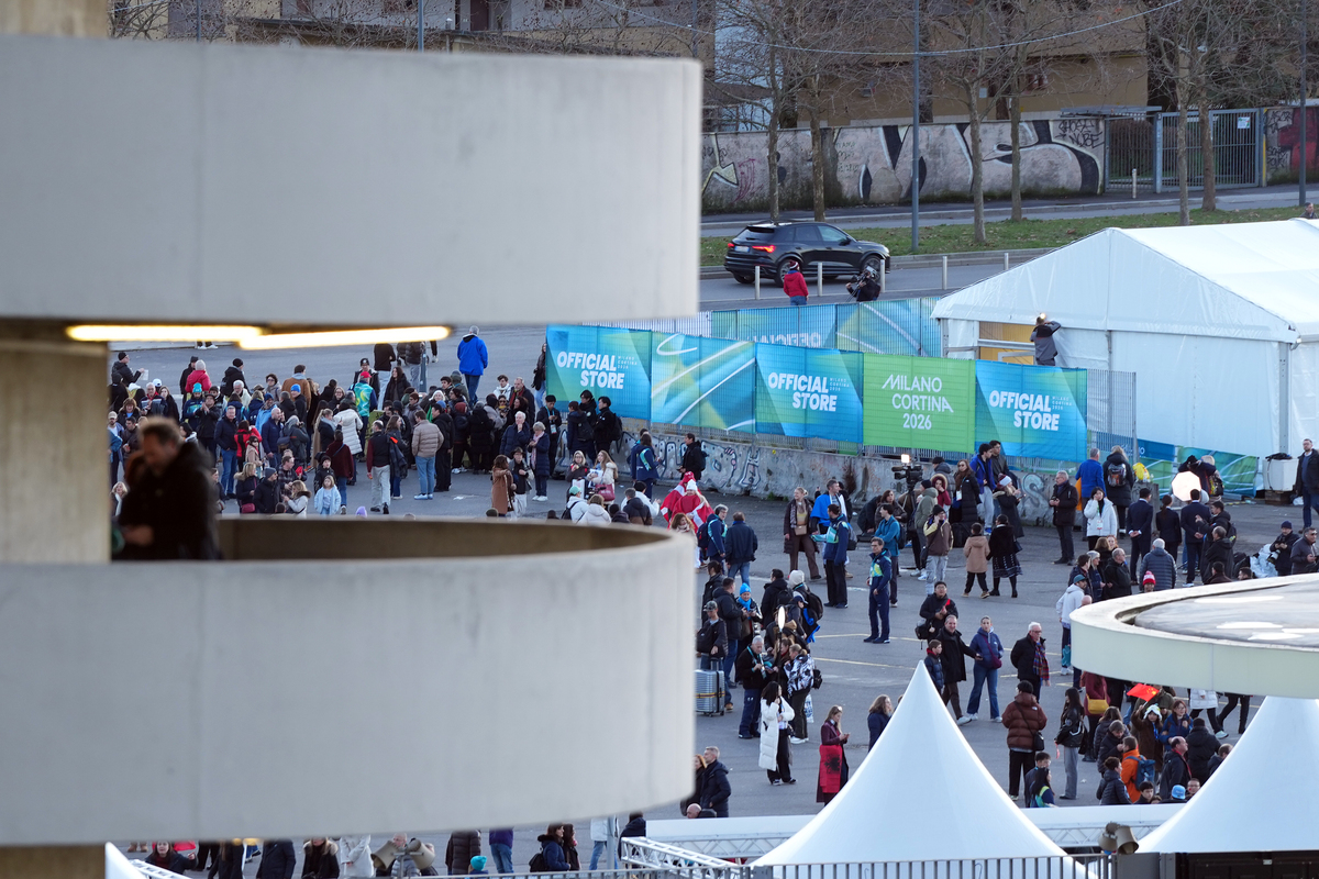 Atmosfera a San Siro per la cerimonia di apertura delle Olimpiadi invernali Milano Cortina Atmosfera a San Siro per la cerimonia di apertura delle Olimpiadi invernali Milano Cortina