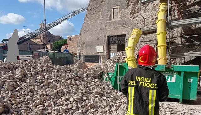 Bari, crolla un edificio ad Adelfia: perdono la vita due anziani sotto le macerie. Lo scoppio dovuto probabilmente ad una bombola del gas