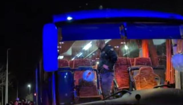 Bus dei tifosi del Pistoia basket colpito da sassi, muore l'autista Bus dei tifosi del Pistoia basket colpito da sassi, muore l'autista