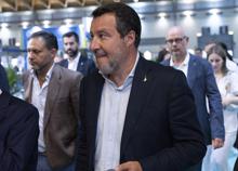 Salvini: "Nel decreto sicurezza voglio lo sgombero di tutte le case occupate. Il diritto alla proprietà non può limitarsi alla prima casa" Salvini: "Nel decreto sicurezza voglio lo sgombero di tutte le case occupate. Il diritto alla proprietà non può limitarsi alla prima casa"