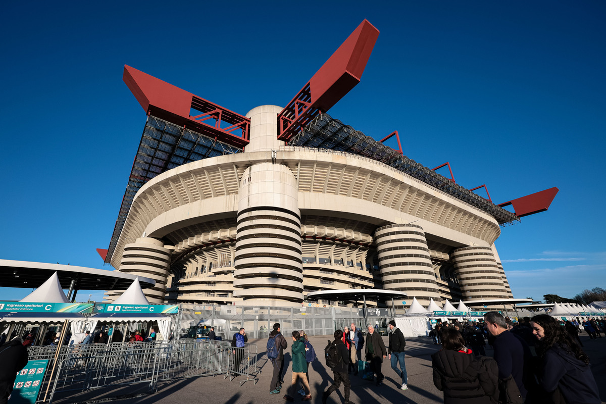 Atmosfera a San Siro per la cerimonia di apertura delle Olimpiadi invernali Milano Cortina Atmosfera a San Siro per la cerimonia di apertura delle Olimpiadi invernali Milano Cortina