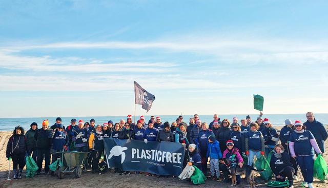 Ambiente, oltre 53mila volontari in azione: con Plastic Free rimosse 575 tonnellate di rifiuti nel 2025