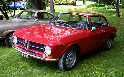 Alfa Romeo Giulia Gt Anni 70.Comunicazione Fiat Festeggia I Cento Anni Di Alfa Romeo In Piazza A Milano Con Mac Group Affaritaliani It