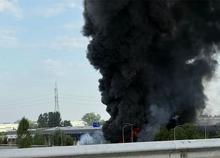 Bologna, autocisterna di Gpl va fuori strada ed esplode: morto l'autista Bologna, autocisterna di Gpl va fuori strada ed esplode: morto l'autista