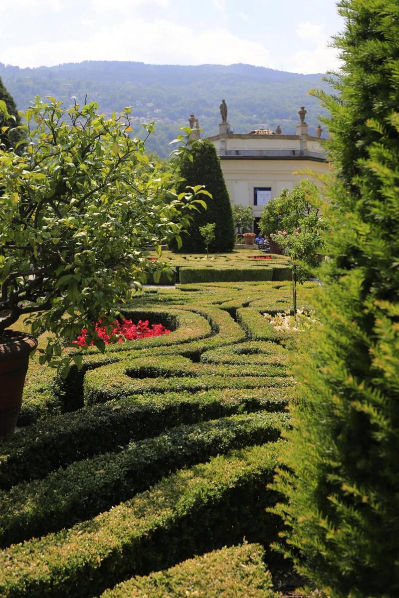 Beatrice Borromeo sposerà Pierre Casiraghi a Isola Bella sul Lago Maggiore il 1 di agosto. Il Lago Maggiore non è nuovo a nozze Reali e Illustri: già nel 2004 e precisamente il 4 settembre il presidente della FIAT John Elkann e Principessa Lavinia Borromeo