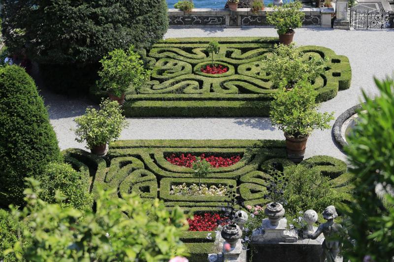 Beatrice Borromeo sposerà Pierre Casiraghi a Isola Bella sul Lago Maggiore il 1 di agosto. Il Lago Maggiore non è nuovo a nozze Reali e Illustri: già nel 2004 e precisamente il 4 settembre il presidente della FIAT John Elkann e Principessa Lavinia Borromeo