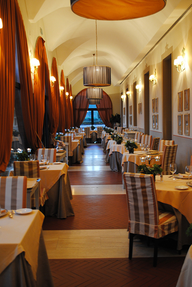 L'interno del ristorante Ferdinando I dove lo chef Salvatore Quarto coniuga con maestria sapori e gusti intensi con leggerezza e bassi apporti calorici