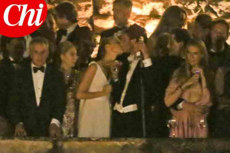 http://www.tgcom24.mediaset.it/people/pierre-casiraghi-e-beatrice-borromeo-gli-scatti-esclusivi-delle-nozze_2126422-201502a.shtml di chiara antico