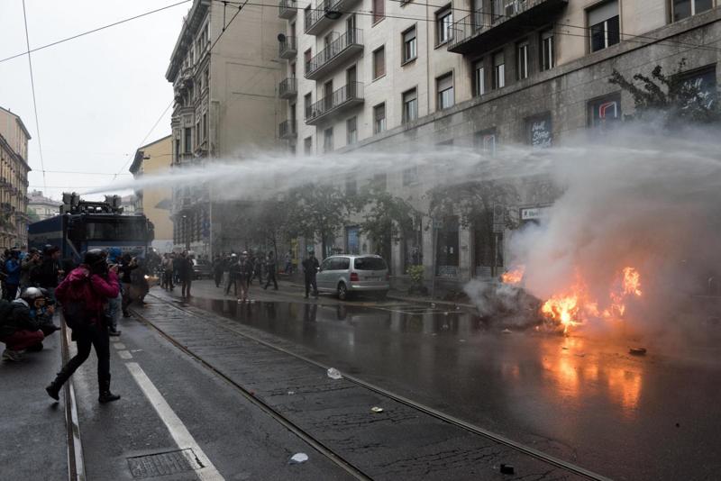 Corteo No Expo: guerriglia a Milano