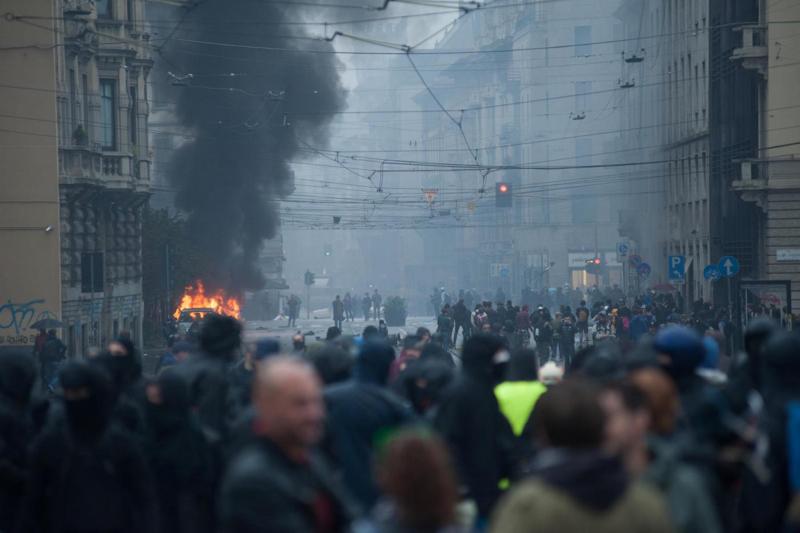 Corteo No Expo: guerriglia a Milano