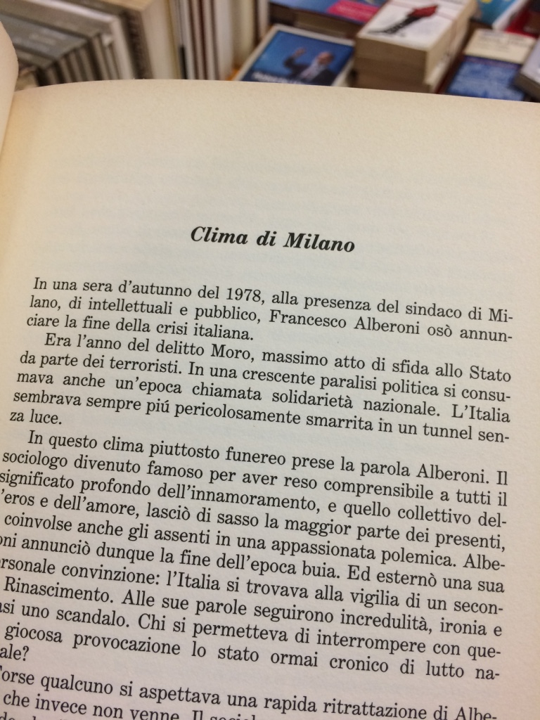 CATTIVERIA-10/ Un refuso c’è, in giro per la festa, ma non diciamo dove. Lanciamo il gioco: trova il refuso. (Indizio: Non nel libro in foto, eh! E neanche negli altri volumi della libreria...) @FabioAMassa