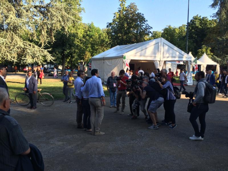 CATTIVERIA-5/ Baci e abbracci tra Fabio Pizzul figlio di Bruno e consigliere regionale e Debora Serracchiani. Carramba che sorpresa in Friuli Venezia Giulia.