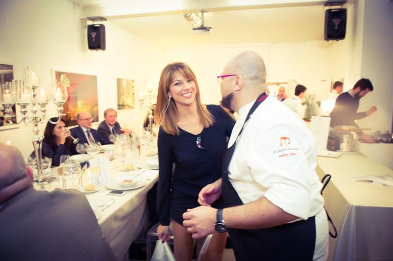 Sfida sui Navigli tra chef lombardi e toscani con uno degli ingredienti più pregiati della penisola: la favolosa carne IGP del vitellone bianco della Valdichiana, la blasonata "chianina", è stata la protagonista pochi giorni fa di un evento memorabile milanese. I Comuni della Valdichiana Aretina (Cortona, Castiglion Fiorentino, Monte San Savino, Lucignano, Marciano della Chiana, Civitella in Val di Chiana, Foiano della Chiana) sono sbarcati in città, precisamente sui Navigli, per far conoscere al grande pubblico il territorio e i prodotti dell'Appennino Centrale.