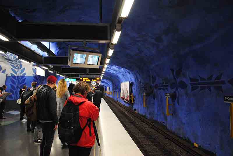 L'artistica metropolitana di Stoccolma è lunga circa 110 chilometri L'artistica metropolitana di Stoccolma è lunga circa 110 chilometri