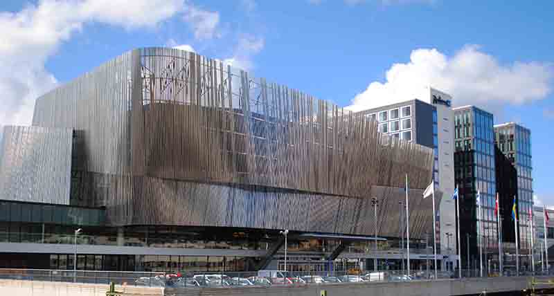 A Stoccolma convivono architetture moderne e antiche A Stoccolma convivono architetture moderne e antiche