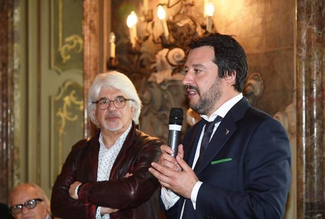 Salvini: "Così Renzi ha ricattato Berlusconi attraverso Repubblica"