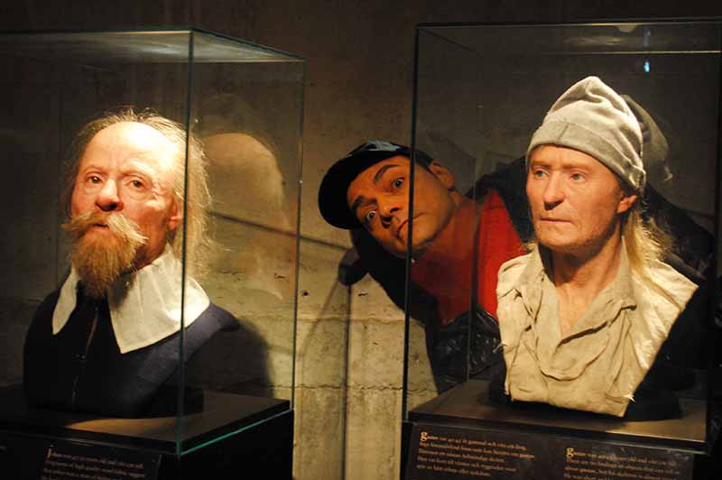 Le impressionanti ricostruzioni in cera dei volti di alcuni marinai morti nella nave Vasa affondata Le impressionanti ricostruzioni in cera dei volti di alcuni marinai morti nella nave Vasa affondata