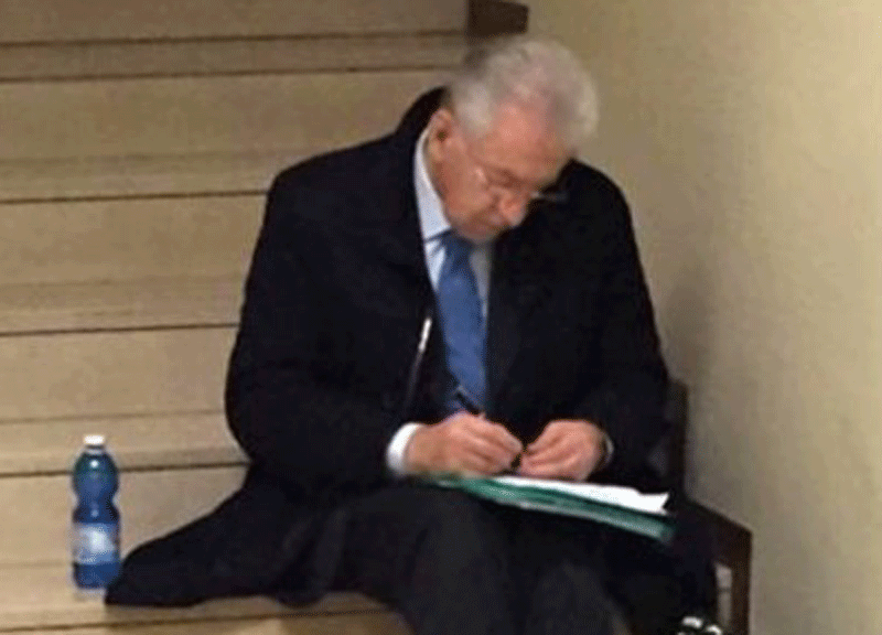 mario monti in coda ape