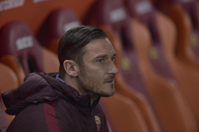 Totti e Roma, Sabatini mette il capitano in stand by: "Ci sarà un confronto finale"