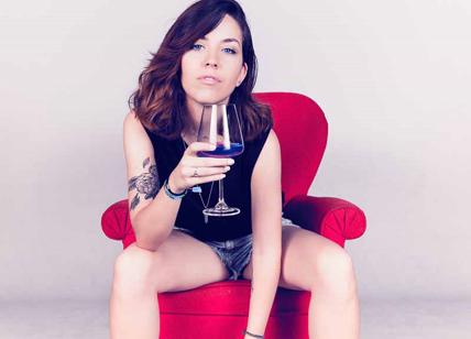 Il vino che piace ai millennials: è blu e arriva dalla Spagna. FOTO