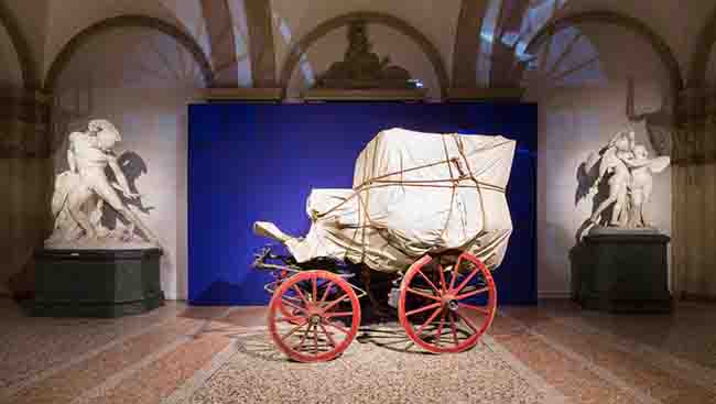 Christo, Wrapped Carriage, 1971