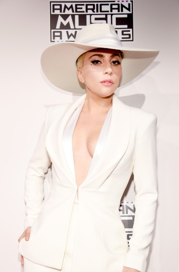 Lady Gaga AMA 2016 (2)