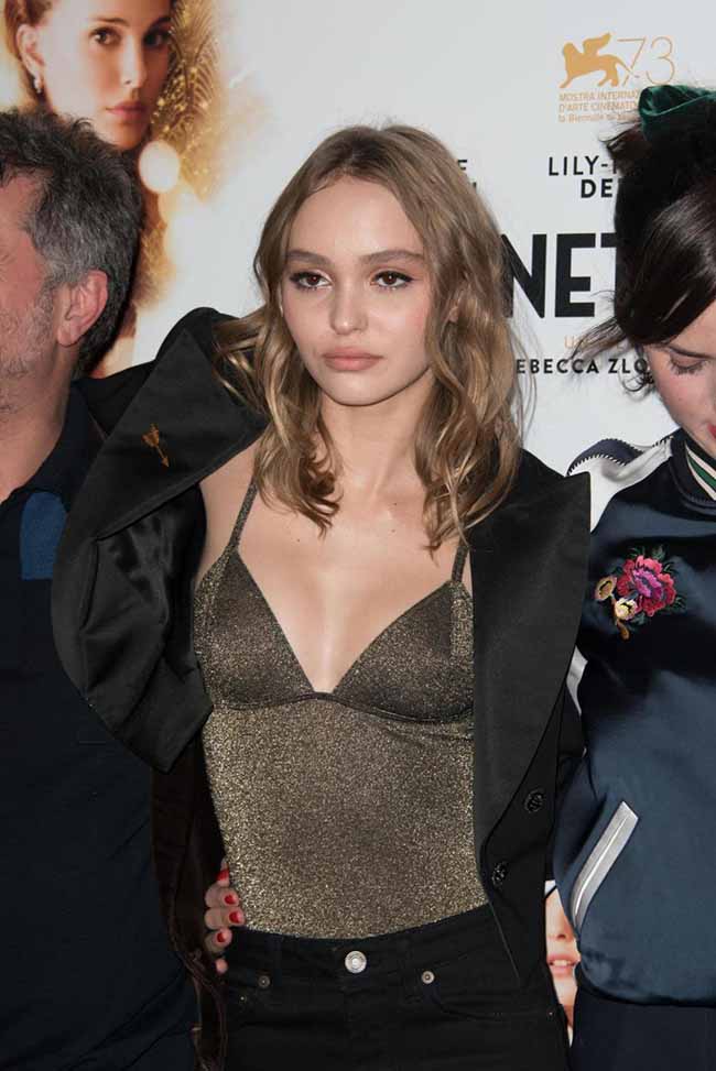 lily rose depp planetarium (11)