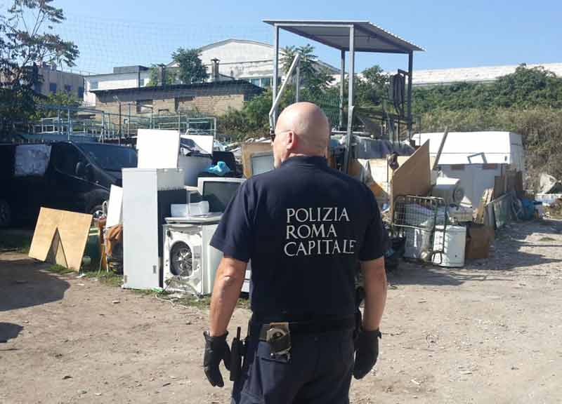 vigili discarica abusiva 02