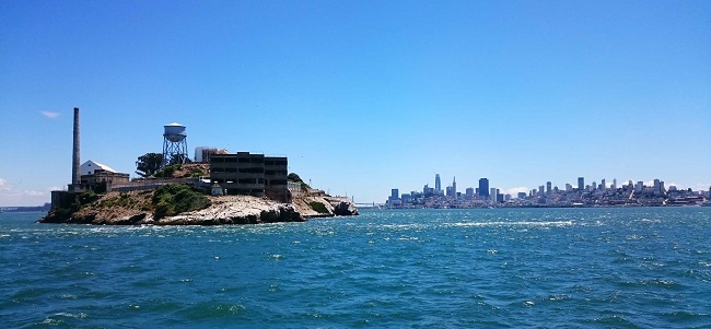 L'isola di Alcatraz, dove si trova il celebre carcere di massima sicurezza rimasto attivo fino al 1963. Sullo sfondo San Francis