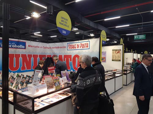 Stand di espositori a Milanofil 2017, la rassegna filatelica più attesa, che compie 30 anni.