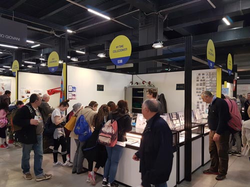 Stand di espositori a Milanofil 2017, la rassegna filatelica più attesa, che compie 30 anni.