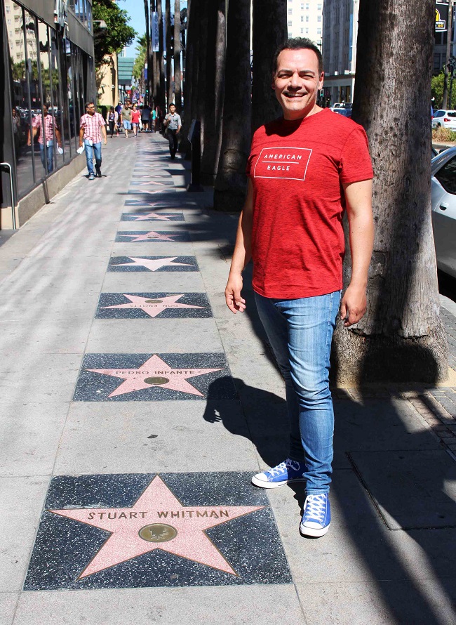 La Walk of fame, a Hollywood boulevard, dove oltre 2.400 personaggi del mondo dello spettacolo sono immortalati sui marciapiedi 