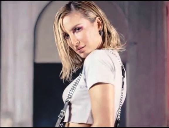 CLAUDIA LEITTE 1