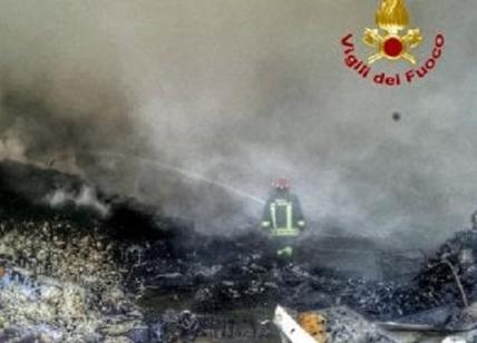 Cinisello Balsamo, nuovo incendio in un deposito di rifiuti speciali