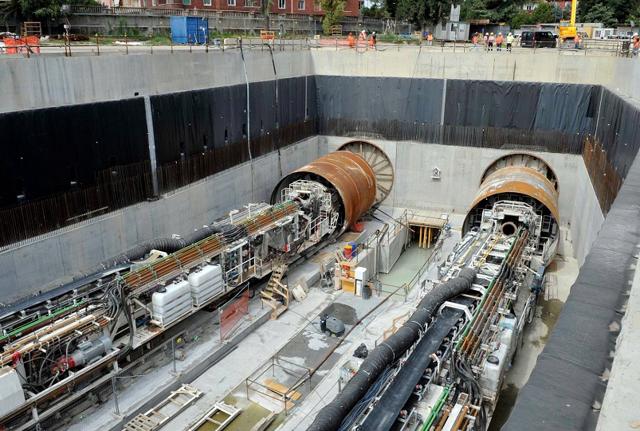 Cantiere in piazza Risorgimento Via i tiranti dei parcheggi