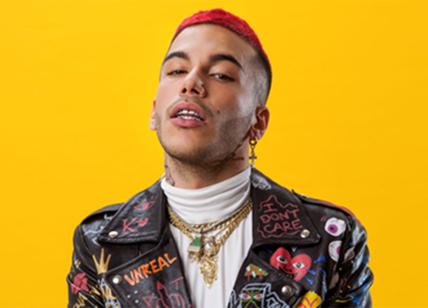 Sfera Ebbasta, clamoroso scivolone in diretta contro Radio Zeta. Poi le scuse